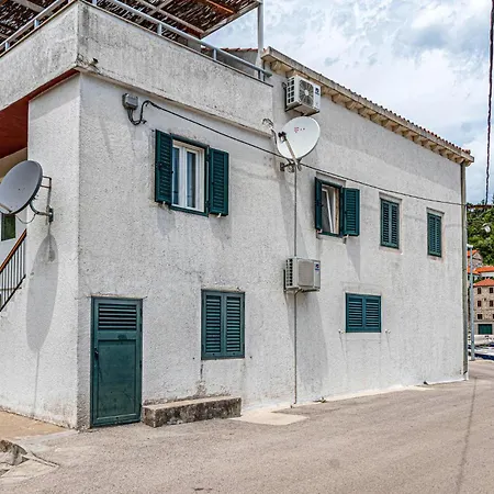 Appartement 4 Bedroom Nice In Luka