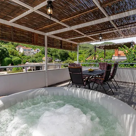 4 Bedroom Nice In Luka Apartment *